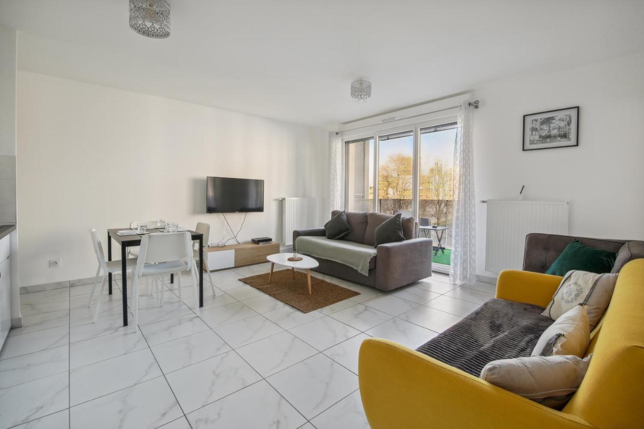 Chic Apart With Balcony Near Paris Apartman Ivry-sur-Seine Kültér fotó